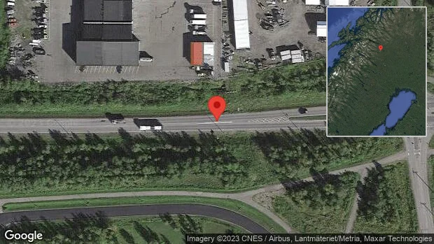 Brinnande fordon stoppar trafiken på väg 870