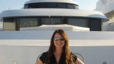 Lyxjobb. Malin Linder ska utbilda tjejer och killar i yrken som ger dem jobb ombord på världens lyxigaste yachter. Skolan ska finnas i Fårösund där hon har sina rötter på fädernet.Foto: Privat