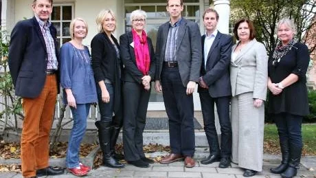 Åtta nya chefer inom hälso- och sjukvårdsförvaltningen. Från vänster: Anders Sylvan sjukvårdschef, Veronica Hermann resursområdeschef öppen- och dagvård, Lotta Loréhn resursområdeschef slutenvård, Cilla Krook resursområdeschef rehabilitering/habilitering, Staffan Bjessmo verksamhetsområdeschef opererande specialiteter, Rolf Forsman beställarchef, Eva Britt Hallquist verksamhetsområdeschef psykiatri och primärvård, samt Cathrine Malmqvist resursområdeschef  service/diagnostik. Foto: Ulf Glimfalk