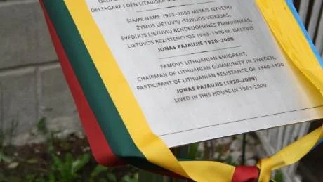 Minnesmärke som hedrar Jonas Pajaujis.
