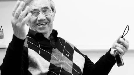 Kärlek i stället för hat. Emerich Roth är åter på Gotland och föreläser om hur en ond spiral av våld och främlingsfientlighet kan brytas.Foto: Rolf Jönsson