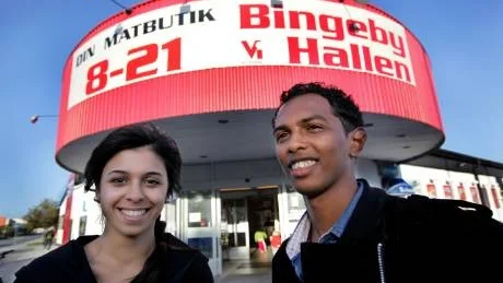Marwa Alsbti och Sakarias Muhammed gillar att ha en butik i närheten av sitt hem.