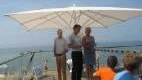Vill bli störst. Gustaf Hoffstedt och Lena Celion presenterade moderaternas valmanifest på Wisby Beach Club.Läsarbild