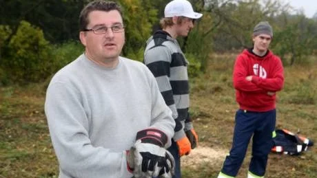 Istället för brytning. SMA-anställda maskinförarna Ambjörn Skarphagen och Tobias Skarphagen från Bunge och Daniel Pettersson från Slite, funderar över hur länge de har jobben kvar.