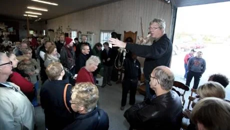 <7GT_Bildrubrik>BUDGIVNING</7GT_Bildrubrik>. Ulf Broberg höll veckoauktion vid Smågårde på söndagen.