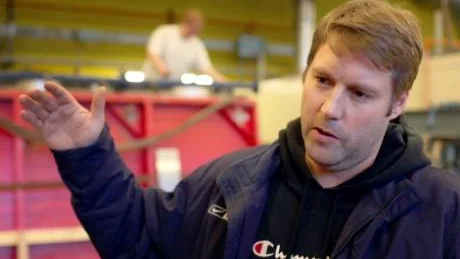 Eleverna har blivit ett slagträ i debatten mellan redarna och staten, säger Niklas Karlsson, utbildningsdansvarig på Sjöfartsprogrammet.