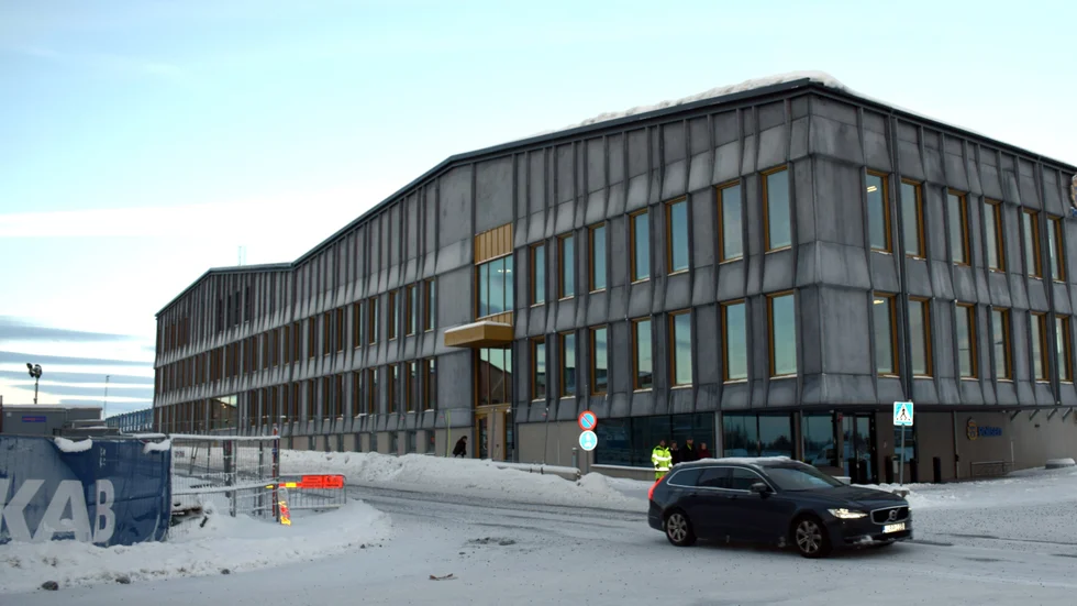 Polishuset är drygt 10 000 kvadratmeter och här kommer ett 100-tal personer att jobba.