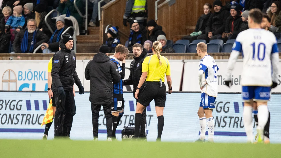 Dennis Widgren fick kliva av tidigt. 