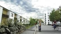 På Sturegatan i Västervik finns flera bostadshus med landstinget som ägare. Landstinget verkar inte vilja vara hyresvärd åt andra utan säljer nu ut fastigheterna. Foto: MAGNUS GLANS