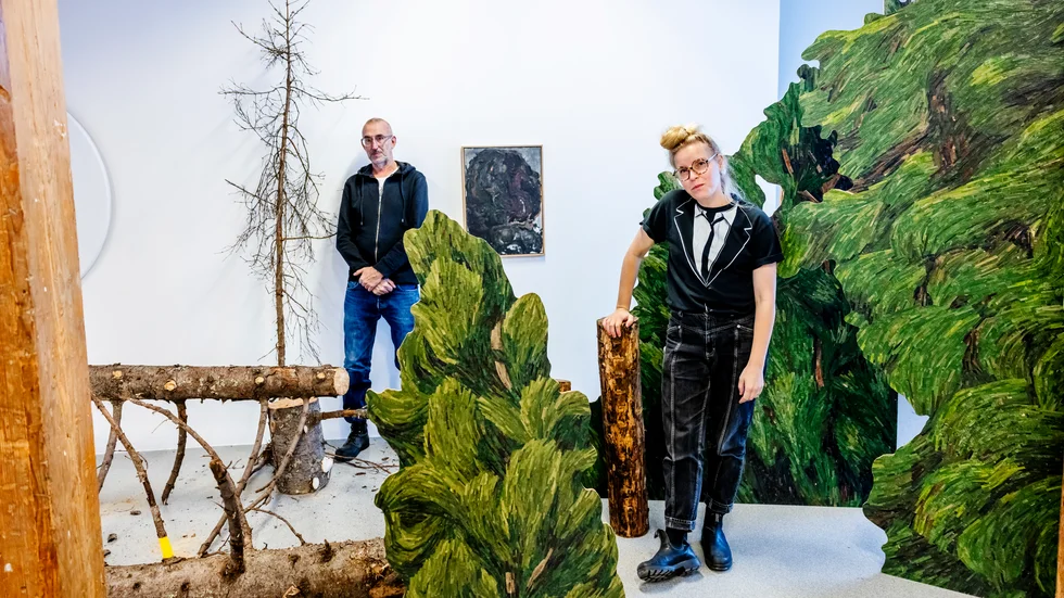 Tillsammans har Mats Wikström och Rebecka Bebben Andersson skapat en artificiell friluftsmiljö.