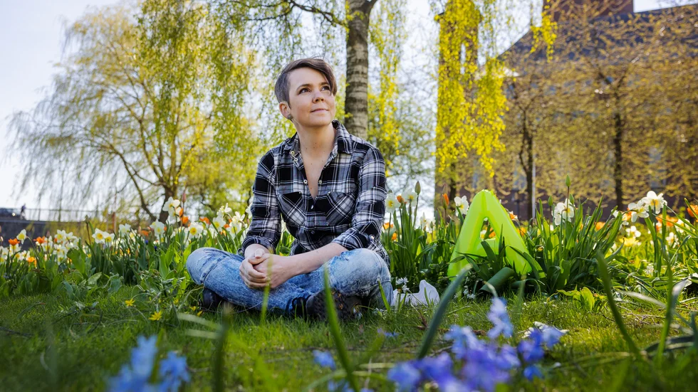 Sara Lövestam, författare och språkvetare, tilldelas 2024 års pris till Tage Danielssons minne.