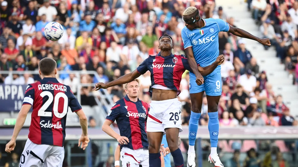 Osimhen, till höger, i matchen mot Bologna. Arkivbild.
