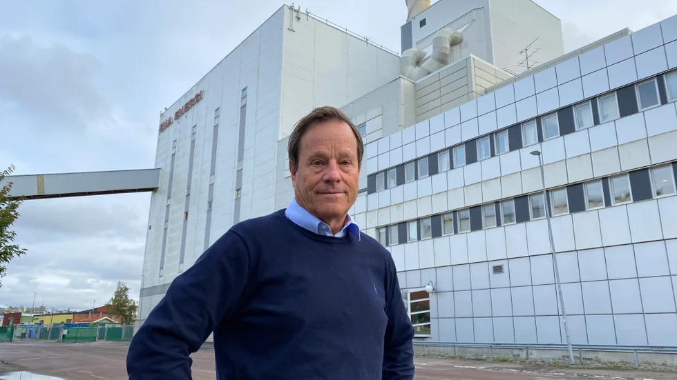 Torbjörn Claesson, vd, och hans medarbetare i Ena Energi har fått i uppdrag att flytta kraftvärmeverket i hamnen. 