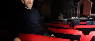Revypappan: "Kan skoja om allt"