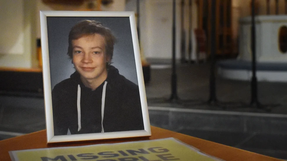 Tips om var Elliott eller hans bil, en grå Volvo S80 årsmodell -04, med registreringsnummer WFH, kan befinna sig lämnas till polisen på nummer 114 14.