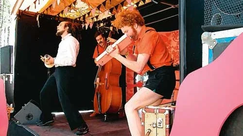Yngsta scenen uppskattades. Det var tjockt med folk vid Jamobilen. Foto: Charlotte Madestam