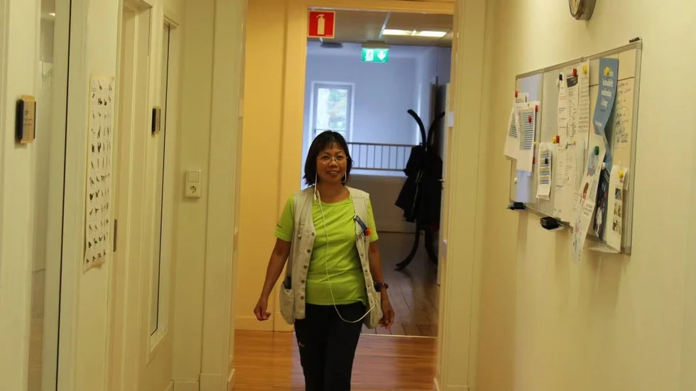 Distriktssköterskorna har arbetat enligt Äster sedan våren 2018. 

I början av sommaren 2019 permanentades modellen. Här syns distriktssköterskan Helen Hultberg på språng.