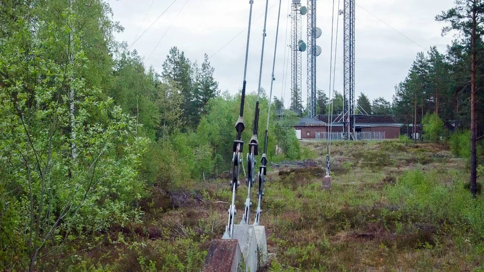 Det är problem med sändarmasten i Fårhult. På onsdag, den 1 maj, ska delar av masten bytas ut.