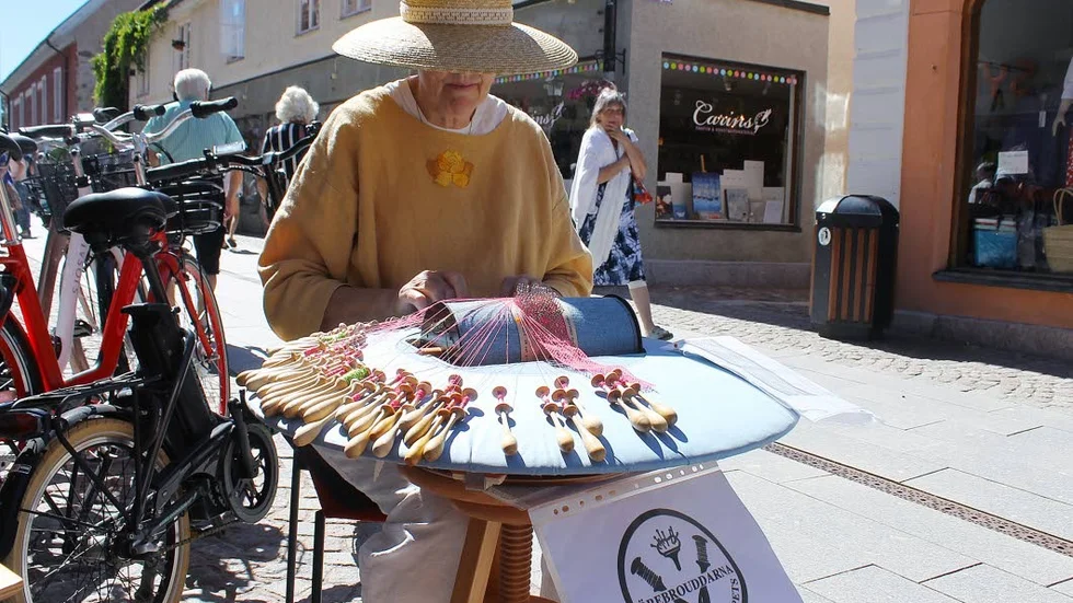 Margareta Erneskog från Örebrouddarna fanns på plats när knypplingsfesten arrangerades.