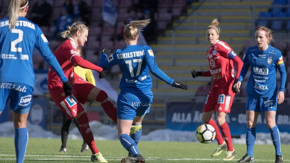 180317 Linkpings Lisa Lantz skjuter mot ml under semifinalen i Svenska Cupen mellan Eskilstuna United och Linkping den 17 mars i Eskilstuna.
Foto: Per Karlsson / BILDBYRN  / COP 186