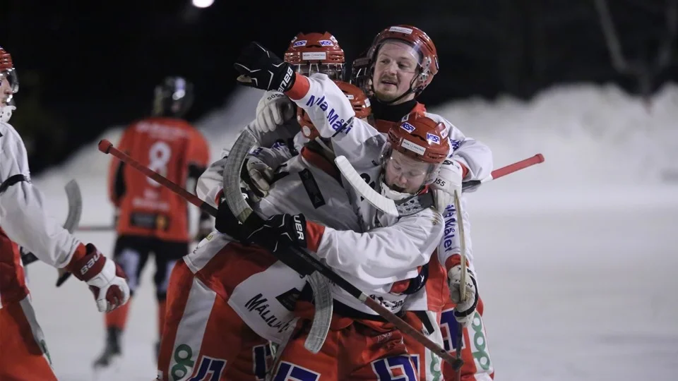 MÅLGLÄDJE. Målilla imponerade och ledde med 4-0 mot Tjust i halvtid.