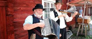 GLÄDJEBESKEDET: Kommunen backar om gårdsmusikanterna