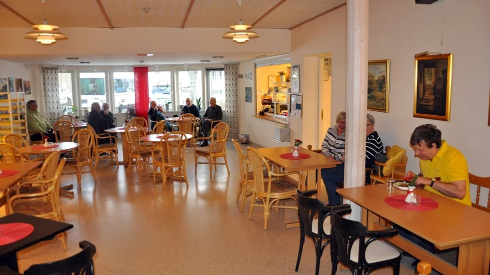 Kinda PRO:s samorganisation och Kinda-Ydre FUB är besvikna över att inte ha fått frågorna om varken hemtjänsten eller Kindagårds café och matsal, på kommunala pensionärs- och handikapprådets bord. Foto: Alf Wesik
