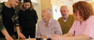 Webbfilm: Äldre fick uppskattad gåva
