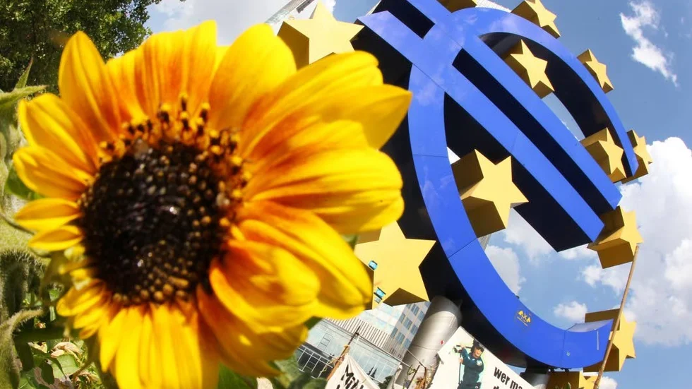 Euron. Inget blomstrande projekt och definitivt inget som Sverige ska tvingas med i.