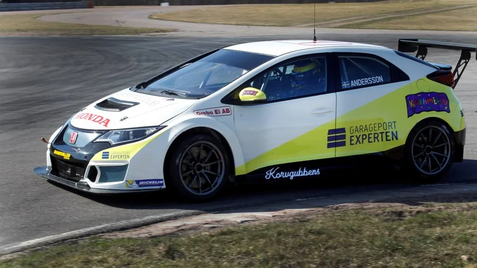 Mattias Andersson körde sina första varv i nya STCC-bilen på Mantorp park. Om en knapp månad är det premiär.