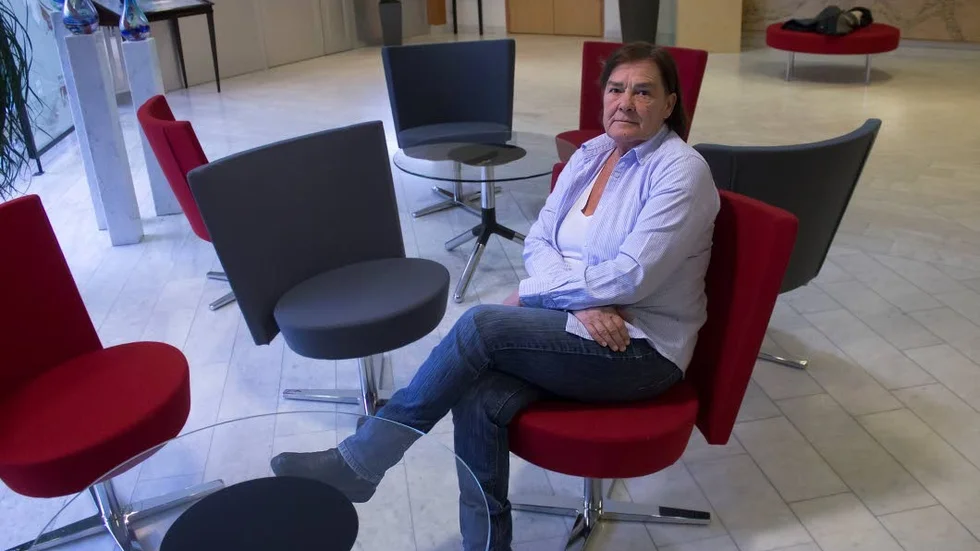 Enda kvinna som är med och beslutar i kommunstyrelsen i Motala – Lena Westerlund (S). "Det känns ensamt", säger hon.