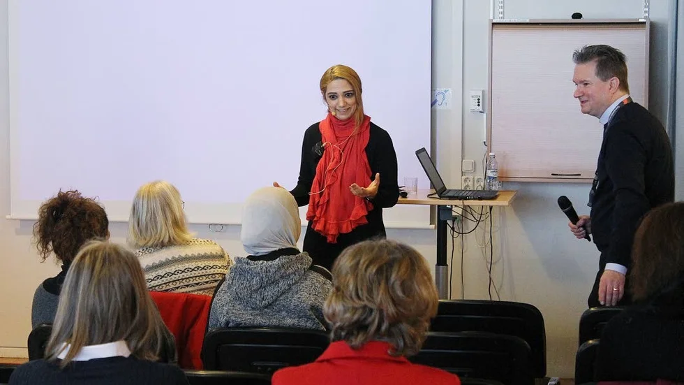Elsa Noor Holm höll i en föreläsning som kretsade kring hur kulturkrockar kan påverka ens mående.