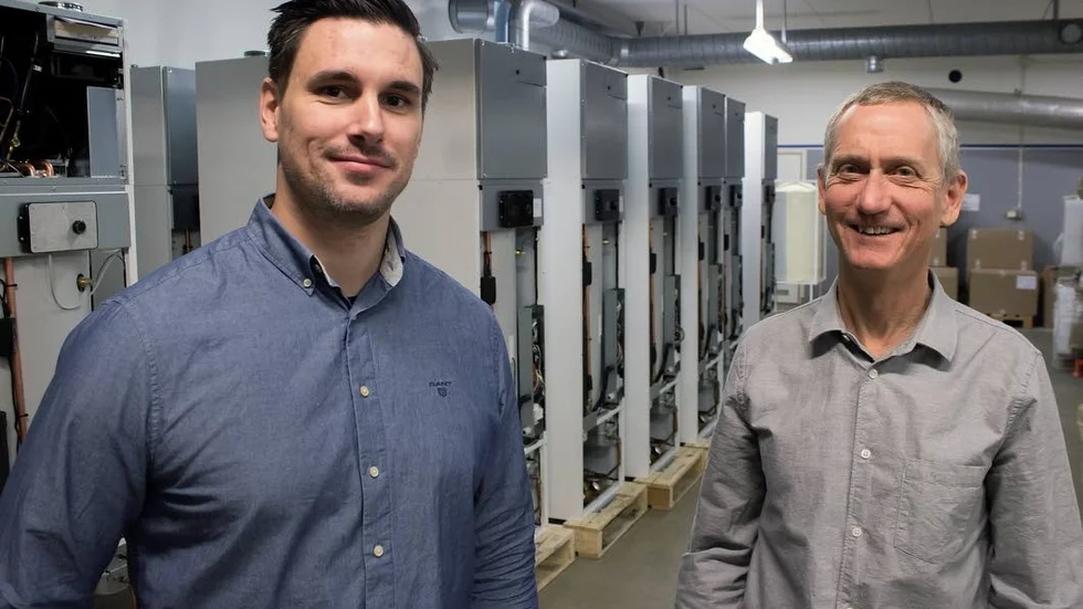 Lägre kostnader och bra tillgång på både personal och underleverantörer.  Rickard Öreteg och  Gunnar Hedlund sammanfattar fördelerna med att hålla till  i Motala.