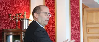 Han vill lyssna på andras berättelser