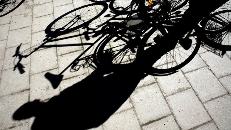 Om man anmäler sin cykel stulen är det viktigt att ge polisen cykelns ramnummer, förklarar Sofia Hedberg på polisen i Linköping.
