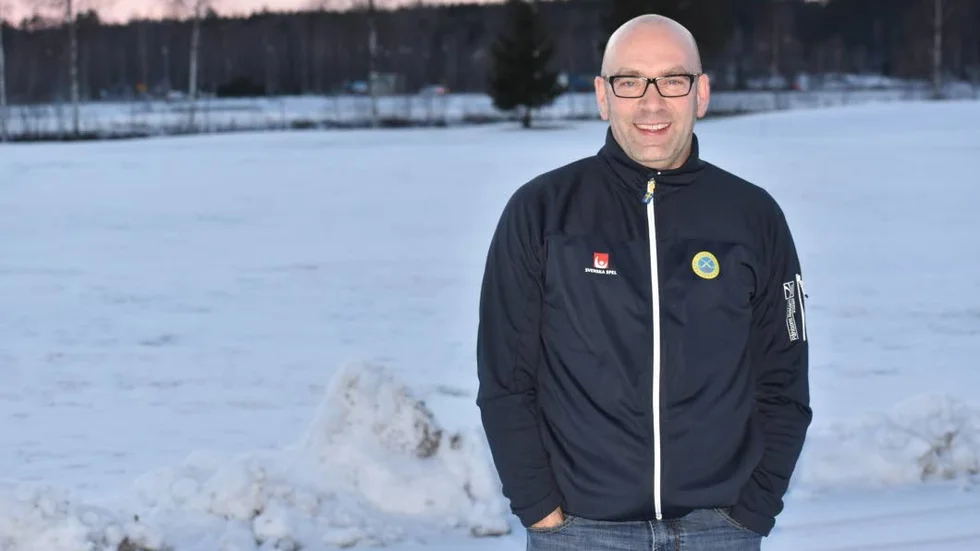 Fredrik Ärleskog från Målilla var Team Manager i det svenska P19-landslaget i bandy som tog VM-silver.