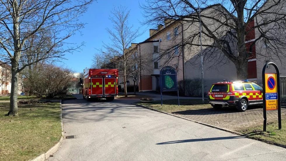 Räddningstjänsten ryckte ut till en brand på en balkong i Åbylund under måndagseftermiddagen.