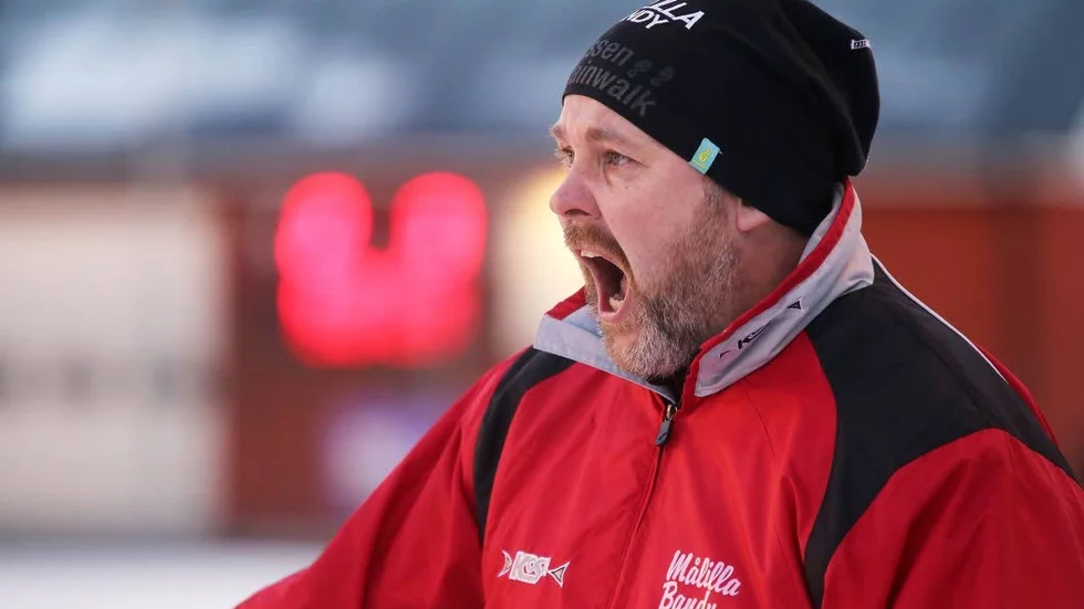 Jesper Lüning slutar som tränare i Målilla Bandy.