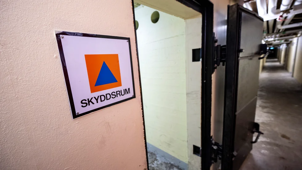 Ett skyddsrum i en källare i ett flerfamiljshus.


