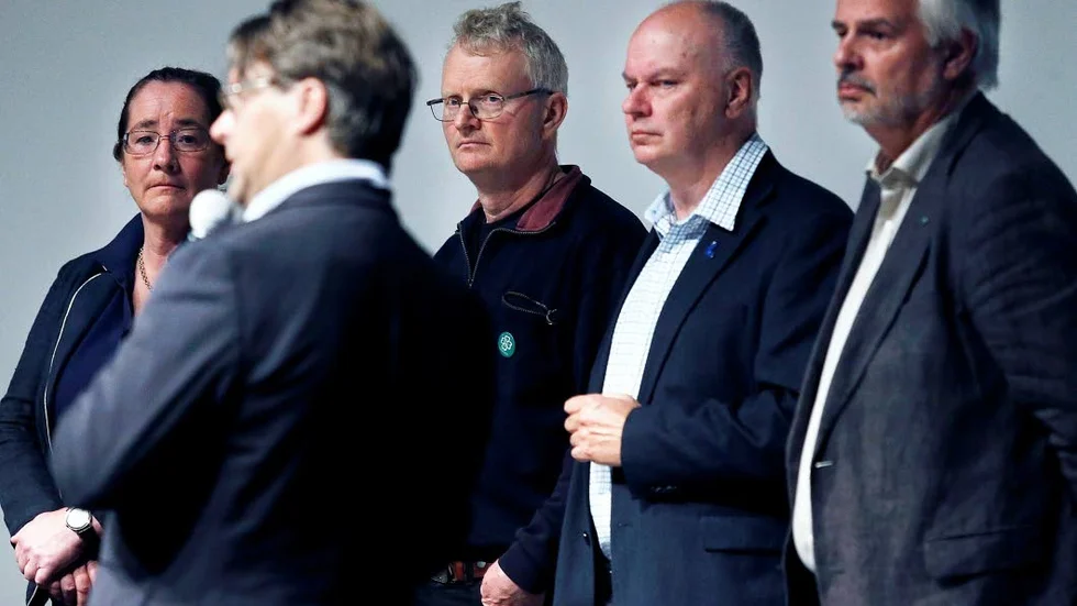 Caroline Unéus (M), Jan Arvidsson (C), Kjell Fransson (L) och Jan Gyllenhammar (KD) är eniga om framtiden. Joakim Pripp och SD är dock inte välkomna in i deras gäng.