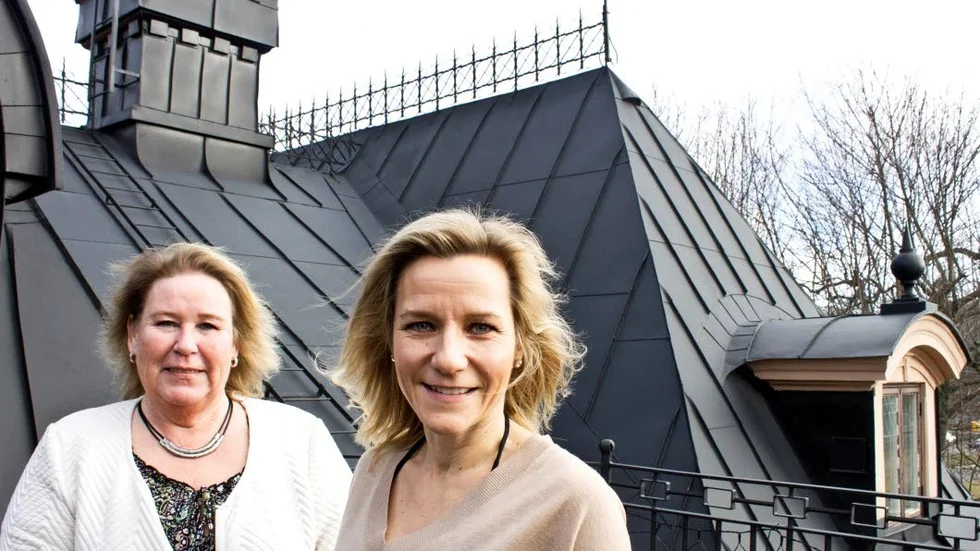 Anette Strandgård och Ulla Cederlund på True Value i Motala har precis fått en ny kollega.