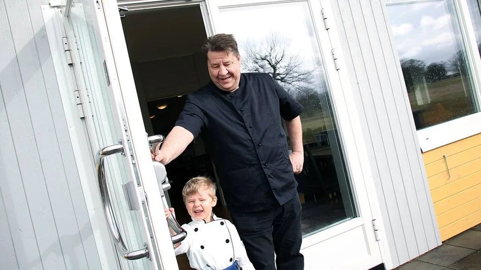 Femårige Wilmer Widarsson vill gärna hjälpa familjen i den nya restaurangen.