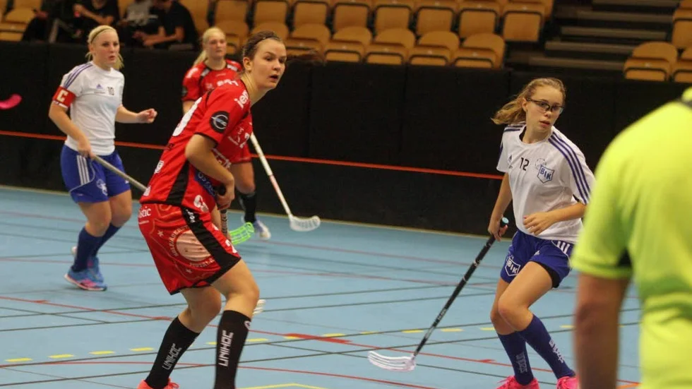 SPÄNNING. Det är återigen spänning i damettan i innebandy sedan Solfjäderstaden vunnit och IBF Linköping förlorat på söndagen.