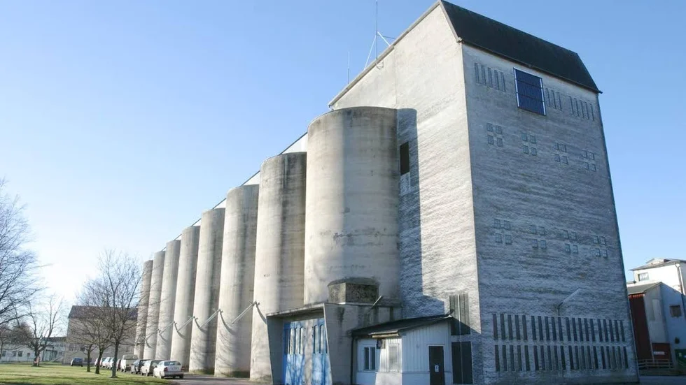 Silo i väntan.
Det är mycket angeläget för Vadstena att det här attraktiva området kommer till användning snarast.