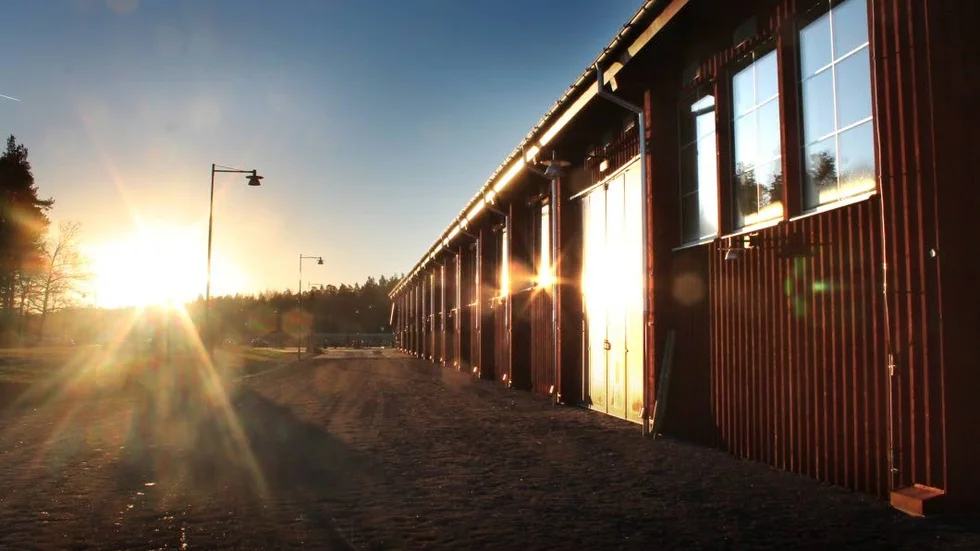 Smedstads Ridsportcenter byggdes på uppdrag av kommunens fastighetsbolag Lejonfastigeheter.