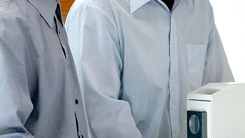 Bland mycket annat hjälper Fredrik Juthe och Jens Petersson sina kunder med säkerhetsboxar för sedlar.