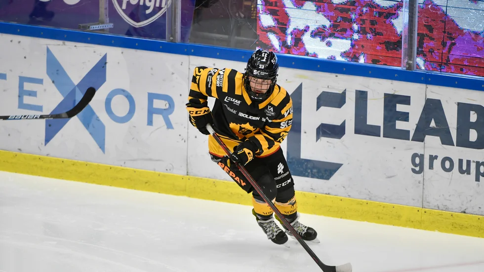 Clara Markeby förlänger med Skellefteå AIK.