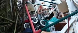 BILDEXTRA: Mängder av skräp dumpat i skogen