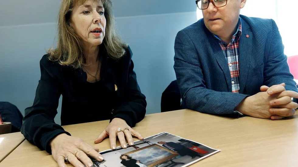 Arkivbild. Ögonblicket när Pernilla Fredriksson och Bertil A Karlsson såg tavlan för första gången var mycket speciellt, berättade de sommaren 2015.