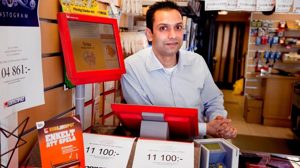 Ragge Patel på Tre-T-butiken.